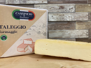 Сыр "Таледжио" полумягкий.
